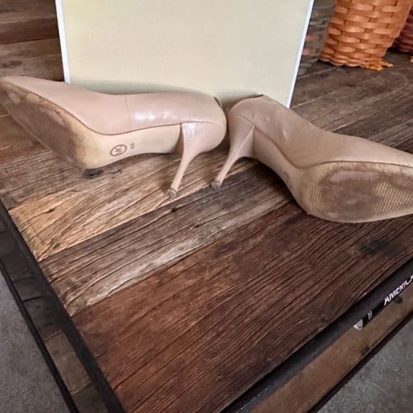 Michael Kors Classic Nude Presley Pumps - 9.5 - Picture 4 of 6
